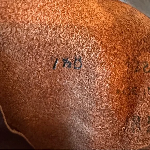 Frye Heath women's leather boots in maple or brown. Size 7.5 - Picture 10 of 11